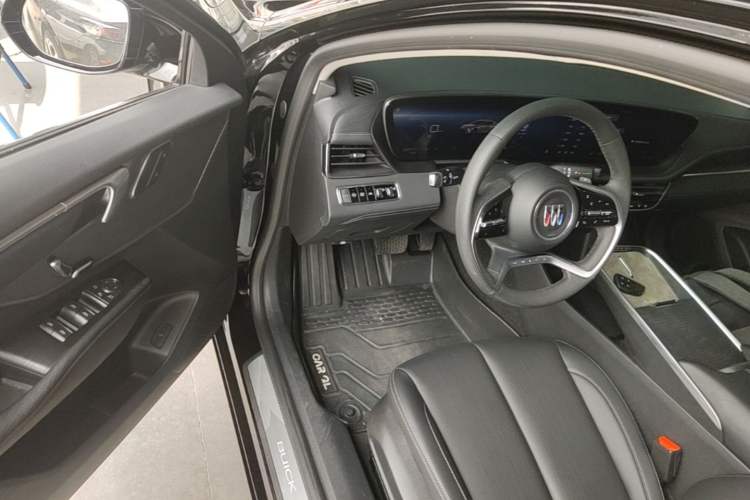 Used Buick LaCrosse 2025 28T Platinum Edition Driver Seat