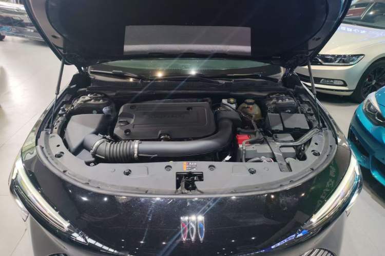 Used Buick LaCrosse 2025 28T Platinum Edition Engine Bay
