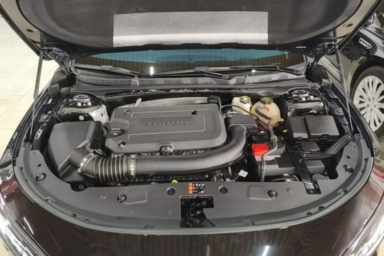 Used Buick LaCrosse 2025 Platinum Avia Edition Engine Bay