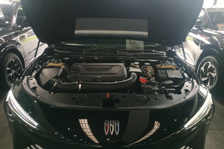 Used Buick LaCrosse 2025 28T Platinum Edition Engine Bay