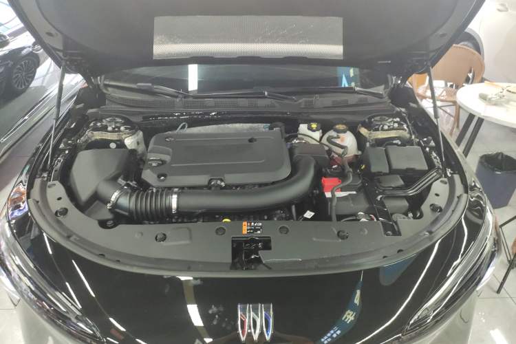 Used Buick LaCrosse 2025 28T Platinum Edition Engine Bay