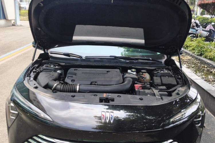 Used Buick LaCrosse 2025 28T Platinum Edition Engine Bay