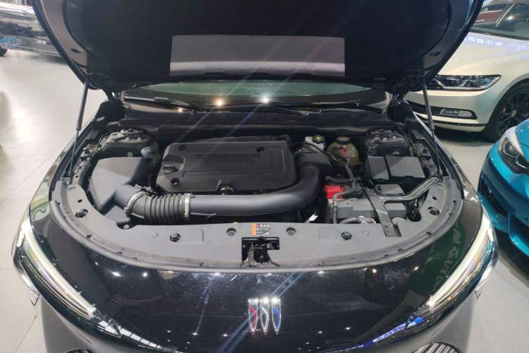 Used Buick LaCrosse 2025 28T Platinum Edition Engine Bay