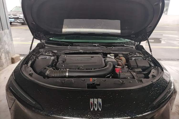 Used Buick LaCrosse 2025 28T Platinum Edition Engine Bay