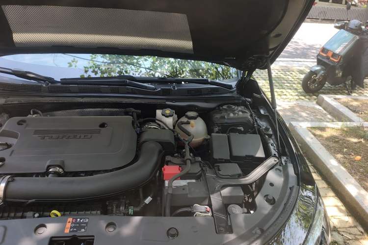 Used Buick LaCrosse 2025 28T Platinum Edition Engine Bay Left