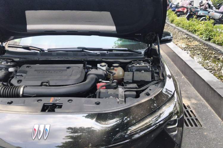 Used Buick LaCrosse 2025 28T Platinum Edition Engine Bay Left