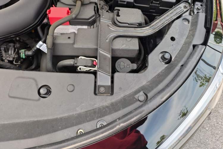 Used Buick LaCrosse 2025 28T Platinum Edition Engine Bay Left