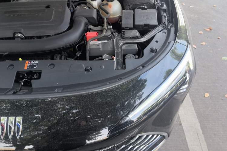 Used Buick LaCrosse 2025 Platinum Avia Edition Engine Bay Left