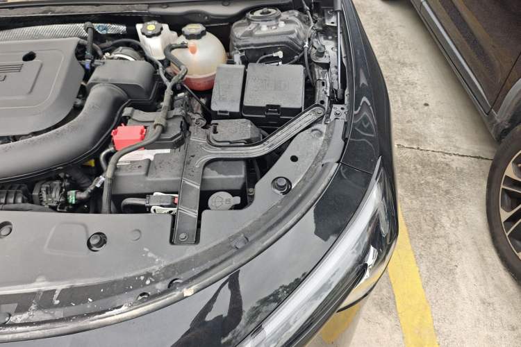 Used Buick LaCrosse 2025 28T Platinum Edition Engine Bay Left