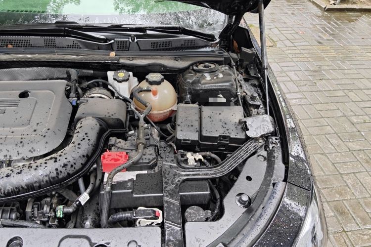Used Buick LaCrosse 2025 28T Platinum Edition Engine Bay Left