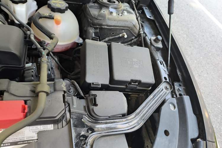 Used Buick LaCrosse 2025 28T Platinum Edition Engine Bay Left