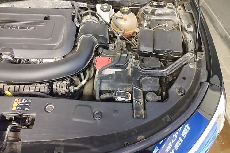Used Buick LaCrosse 2025 28T Platinum Edition Engine Bay Left