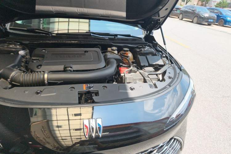 Used Buick LaCrosse 2025 Platinum Avia Edition Engine Bay Left