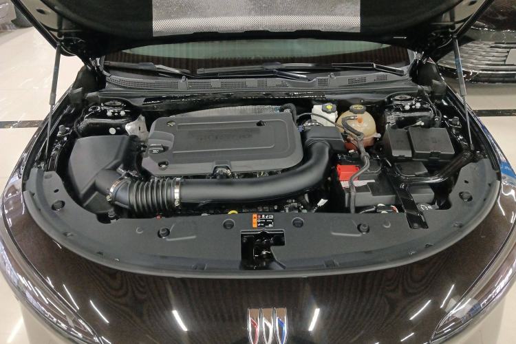 Used Buick LaCrosse 2025 28T Platinum Edition Engine Bay