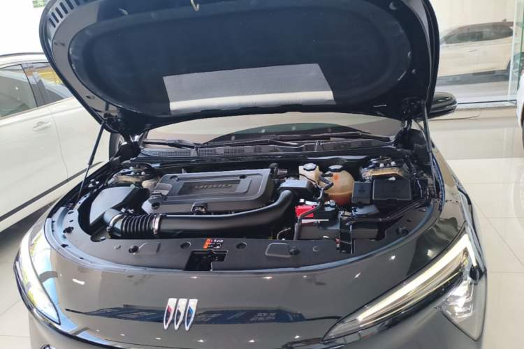 Used Buick LaCrosse 2025 28T Platinum Edition Engine Bay