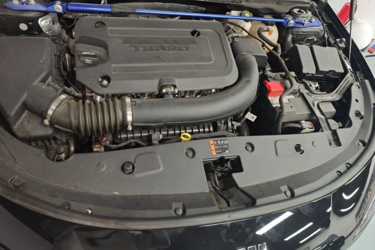 Used Buick LaCrosse 2025 28T Platinum Edition Engine Bay