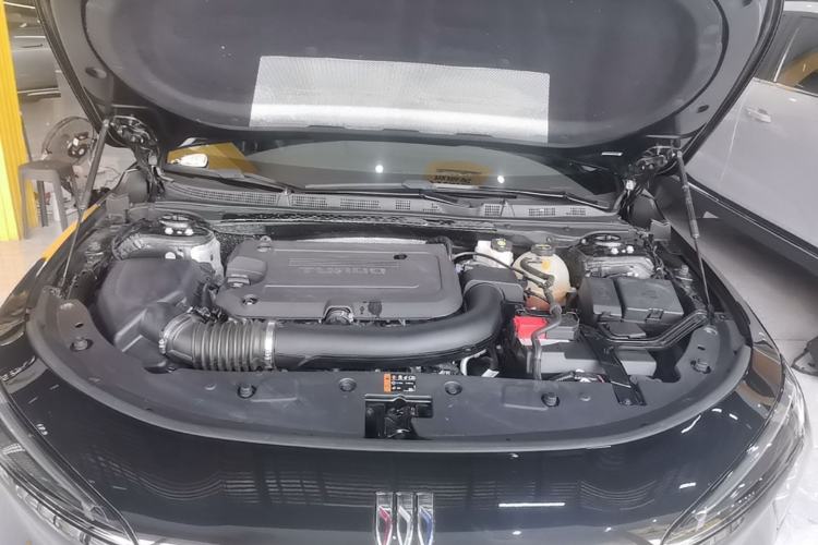 Used Buick LaCrosse 2025 28T Platinum Edition Engine Bay