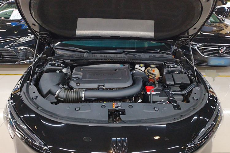 Used Buick LaCrosse 2025 28T Platinum Edition Engine Bay