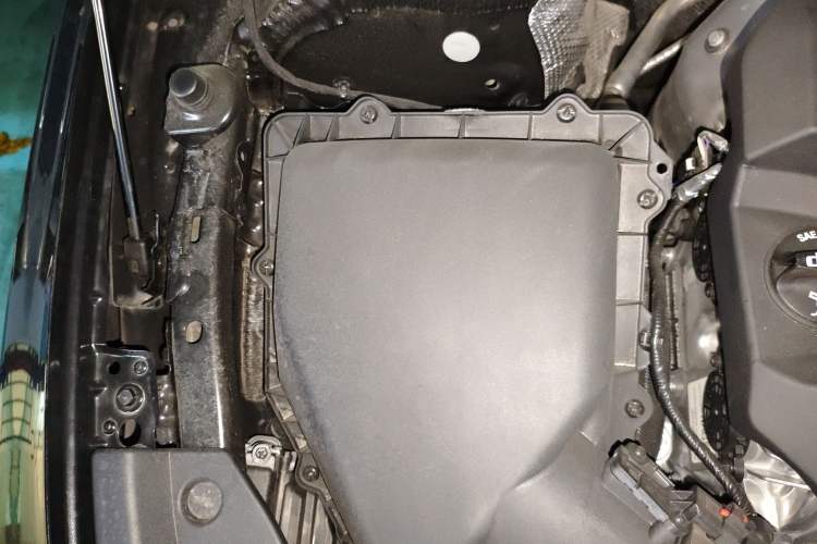 Used Buick LaCrosse 2025 Platinum Avia Edition Engine Bay Right