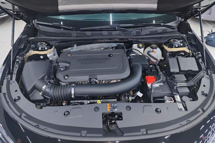 Used Buick LaCrosse 2025 28T Platinum Edition Engine Bay