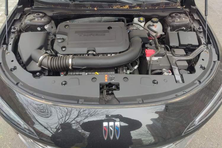 Used Buick LaCrosse 2025 28T Platinum Edition Engine Bay