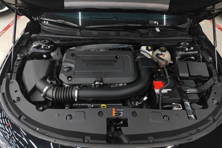Used Buick LaCrosse 2025 28T Platinum Edition Engine Bay