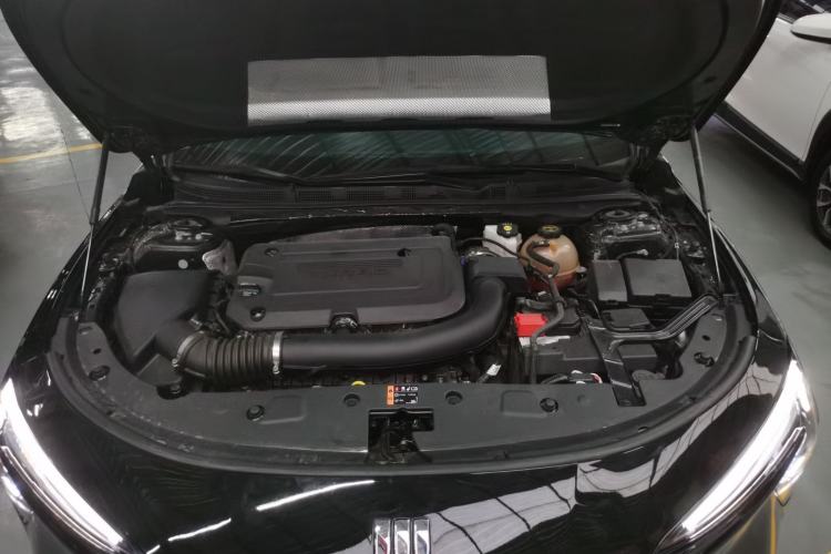 Used Buick LaCrosse 2025 28T Platinum Edition Engine Bay
