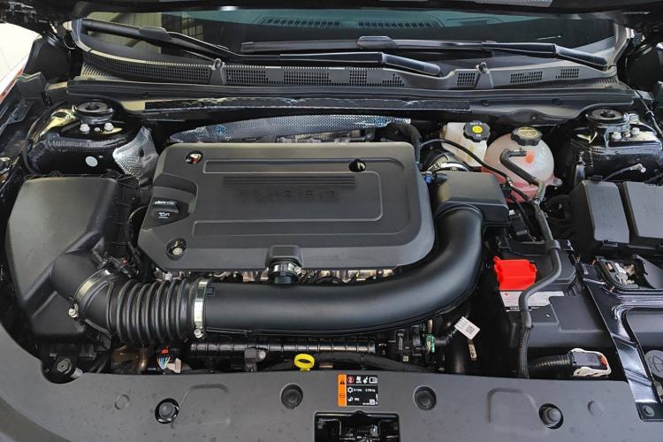 Used Buick LaCrosse 2025 28T Platinum Edition Engine Bay