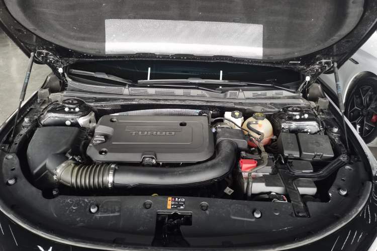 Used Buick LaCrosse 2025 28T Platinum Edition Engine Bay