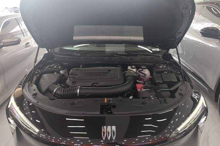 Used Buick LaCrosse 2025 28T Platinum Edition Engine Bay