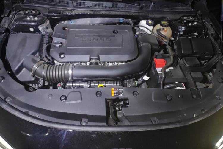 Used Buick LaCrosse 2025 28T Platinum Edition Engine Bay