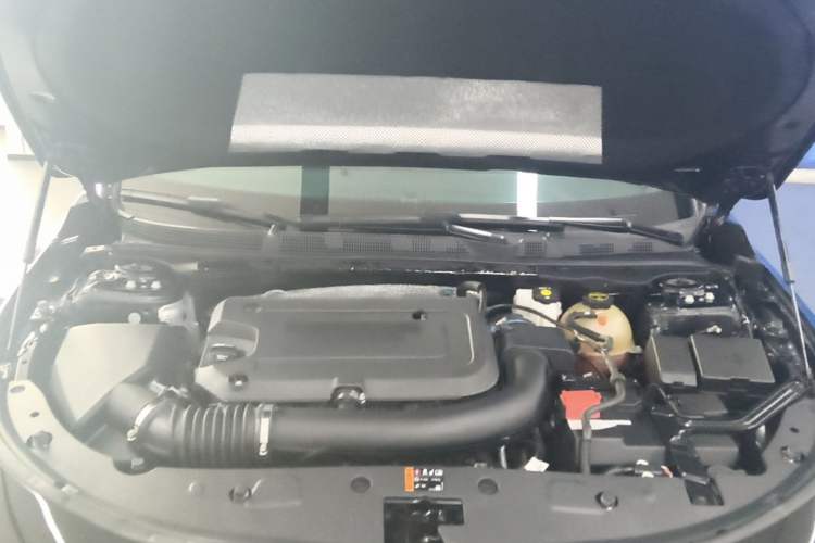 Used Buick LaCrosse 2025 28T Platinum Edition Engine Bay