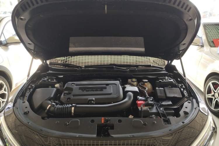 Used Buick LaCrosse 2025 28T Platinum Edition Engine Bay