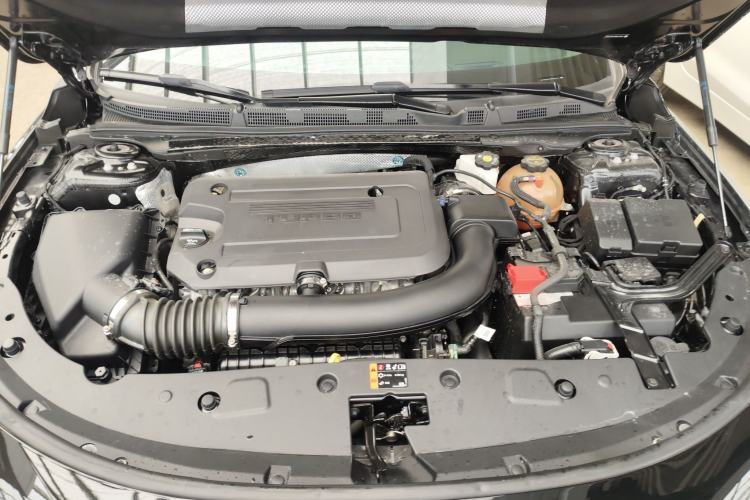 Used Buick LaCrosse 2025 28T Platinum Edition Engine Bay