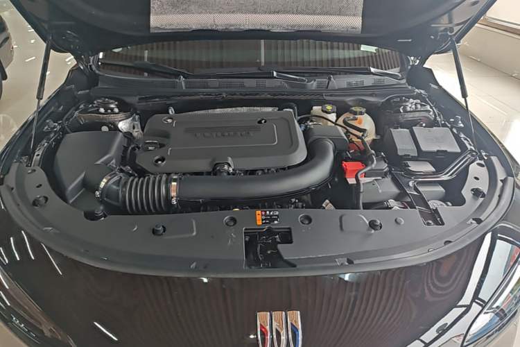 Used Buick LaCrosse 2025 28T Platinum Edition Engine Bay