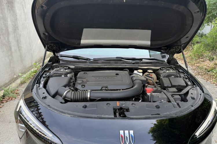 Used Buick LaCrosse 2025 28T Platinum Edition Engine Bay