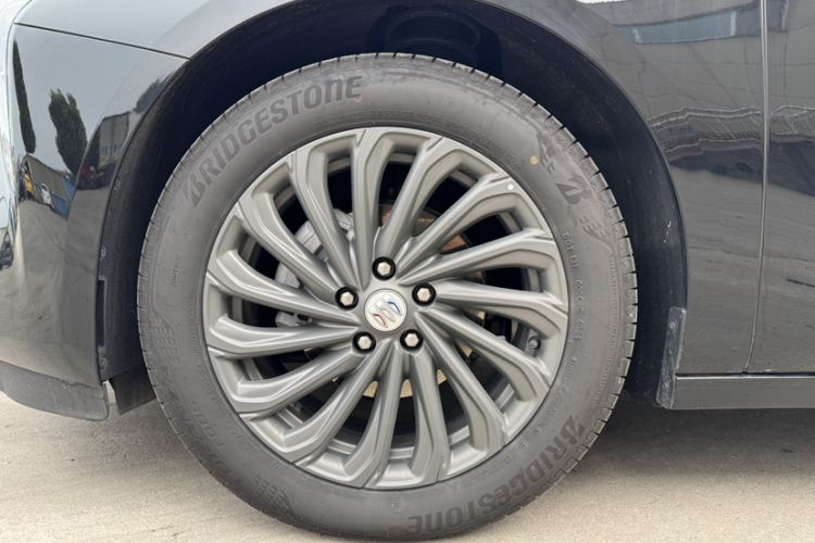 Used Buick LaCrosse 2025 28T Platinum Edition Exterior 1