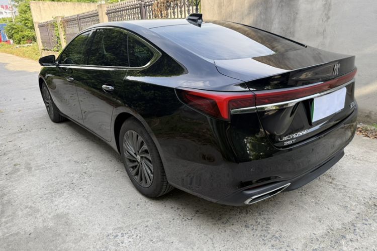 Used Buick LaCrosse 2025 28T Platinum Edition Exterior 1