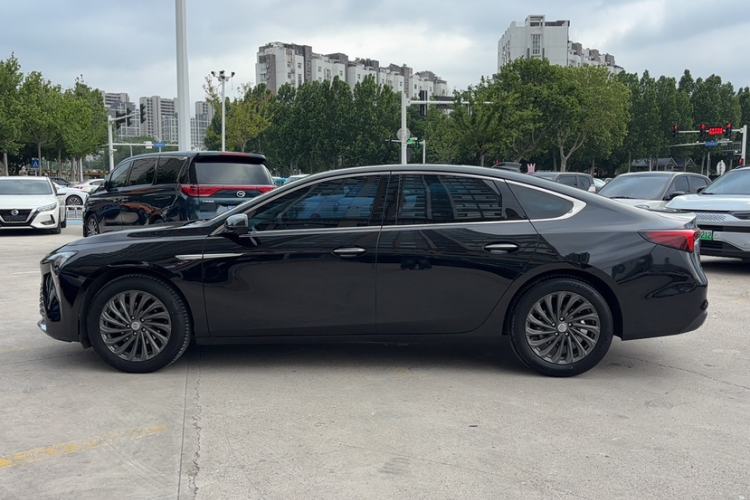Used Buick LaCrosse 2025 28T Platinum Edition Exterior 2