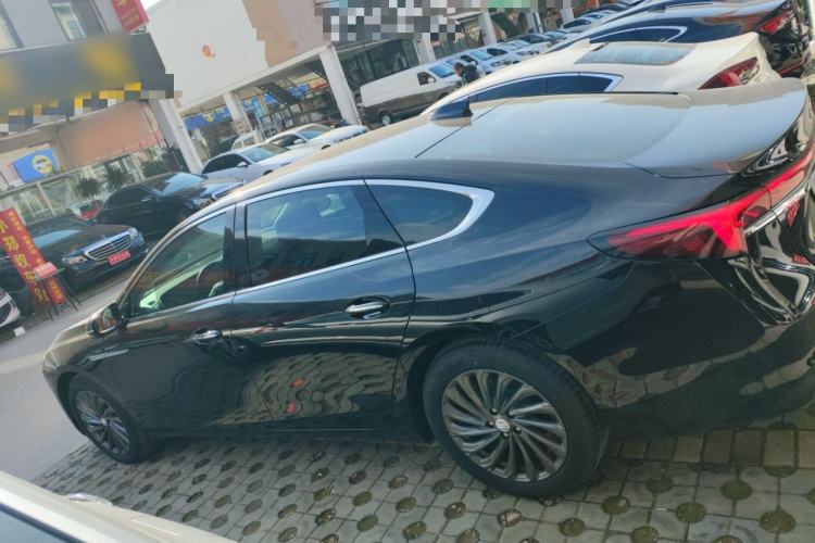 Used Buick LaCrosse 2025 28T Platinum Edition Exterior 3