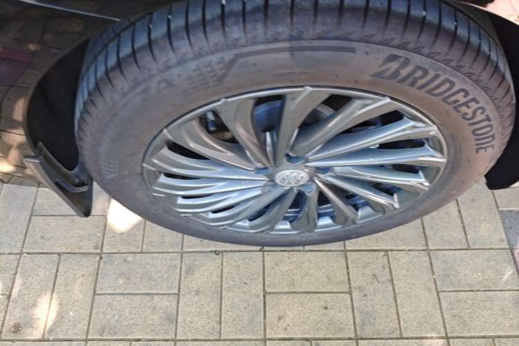 Used Buick LaCrosse 2025 28T Platinum Edition Exterior 3