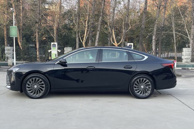 Used Buick LaCrosse 2025 28T Platinum Edition Exterior 3