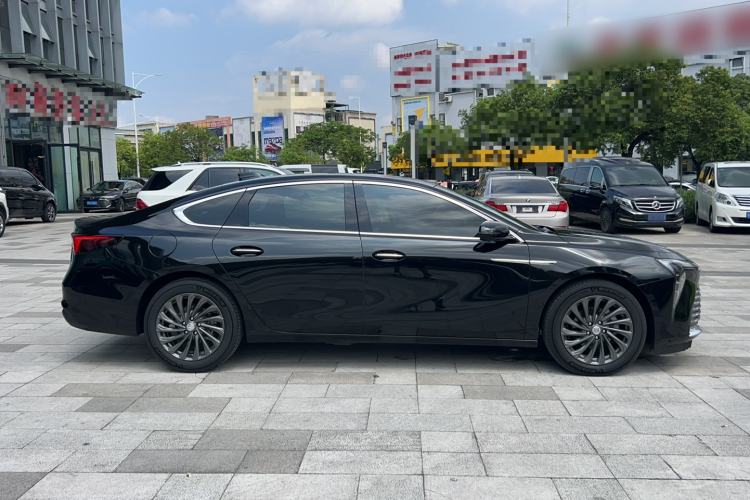 Used Buick LaCrosse 2025 28T Platinum Edition Exterior 3