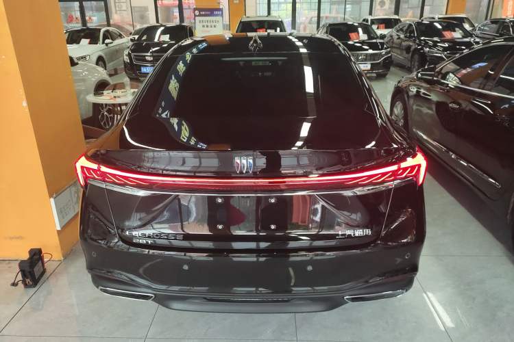 Used Buick LaCrosse 2025 28T Platinum Edition Exterior 4
