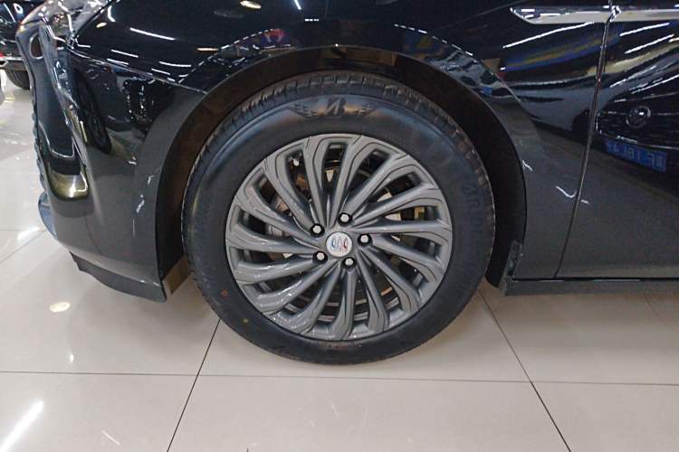 Used Buick LaCrosse 2025 28T Platinum Edition Exterior 4