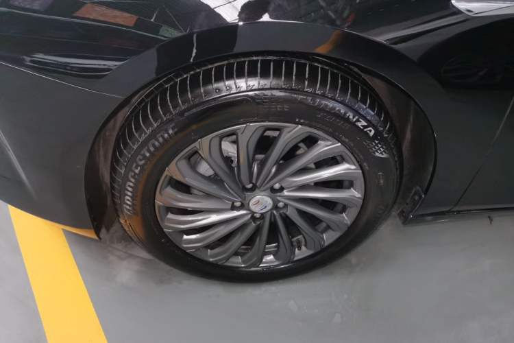 Used Buick LaCrosse 2025 28T Platinum Edition Exterior 4