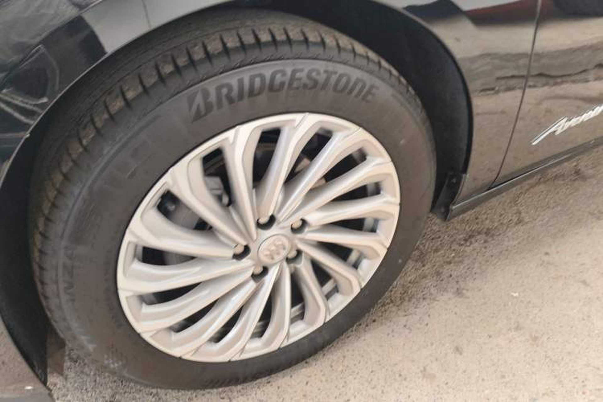 Used Buick LaCrosse 2025 28T Platinum Edition Exterior 4