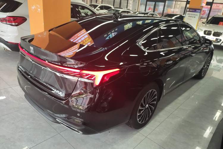 Used Buick LaCrosse 2025 28T Platinum Edition Exterior 5