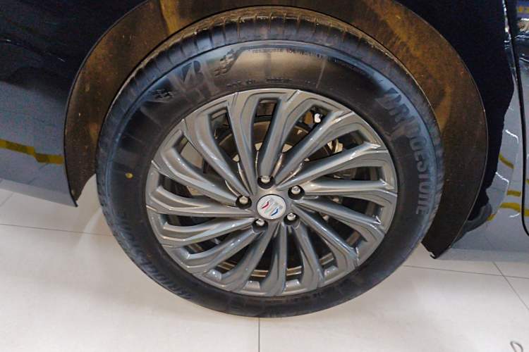 Used Buick LaCrosse 2025 28T Platinum Edition Exterior 5