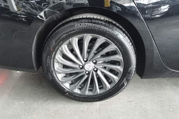 Used Buick LaCrosse 2025 28T Platinum Edition Exterior 5